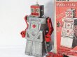画像2: 【バーゲン】【1950年代】アメリカ　レトロ ヴィンテージ IDEAL ロバート　ザ　ロボット【前期型】　手動リモコン駆動（箱付き）