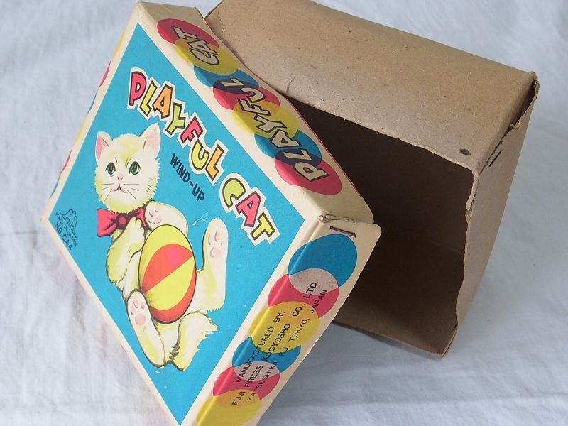 画像: 【バーゲン】【難有り・不動品】玉を足でジャレル 子猫 １９６０年代　富士プレス工業 日本製